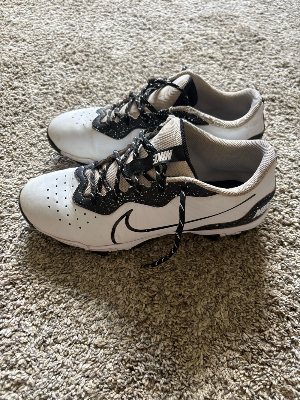 Nike Men’s White and Black Athletic Cleats